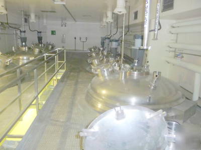 Mueller 1000 gal. stainless jacketed reactor tank