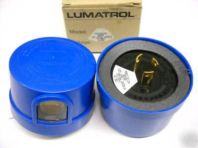 New lumatrol 8690 locking photo lighting control