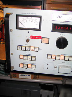 Microdyne 7100 iec signal generator rf ghz s-band fm pm