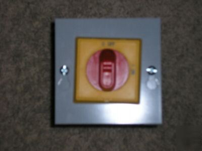 New abb 25A nema 1 UL508 padlockable disconnect switch 