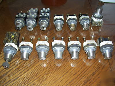Allen bradley large lot of keyed selector switches 13PC