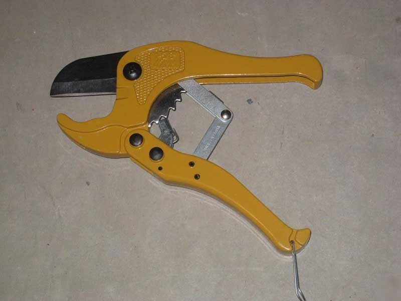 Pex tube pipe, cpvc, hose, tubing cutter, ratchet style