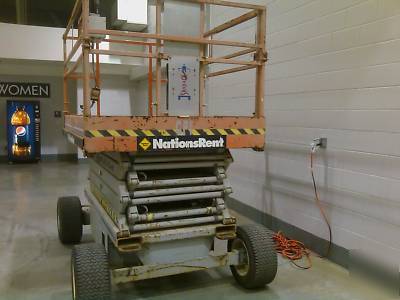 Skyjack 6832 electric scissor lift 29' - 36'