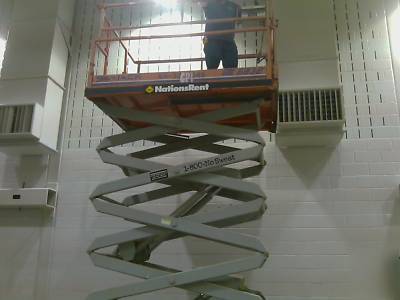 Skyjack 6832 electric scissor lift 29' - 36'