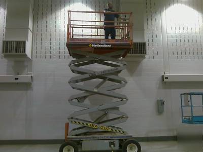 Skyjack 6832 electric scissor lift 29' - 36'