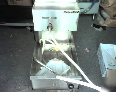 Deep fryer oil cleaner
