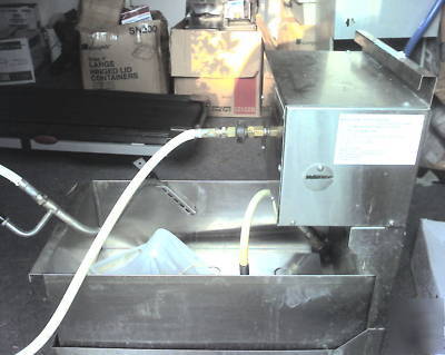 Deep fryer oil cleaner