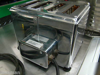 Toastmaster pop-up 4 slice toaster 240V tested properly