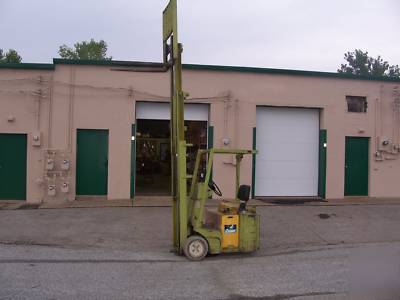 Clark forklift TW25 tri-wheel electric 2250LBS capacity