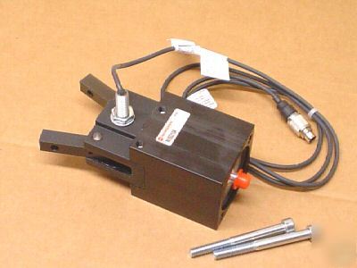 Norgren m/60310 series a pneumatic gripper 