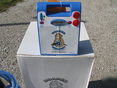 Soaper monkey hands free lubricating sytem 