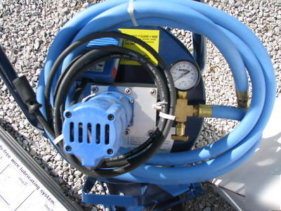 Soaper monkey hands free lubricating sytem 