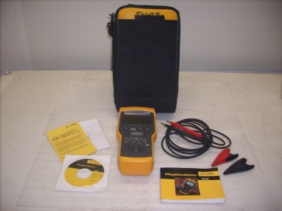 Fluke 1520 megohmmeter w/case and accessories, software
