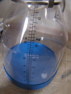 New used portable cow milker with plastic bucket 
