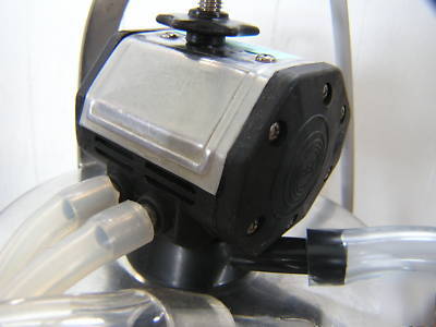 New used portable cow milker with plastic bucket 