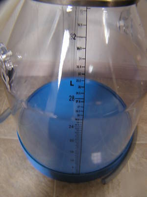 New used portable cow milker with plastic bucket 