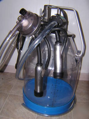 New used portable cow milker with plastic bucket 