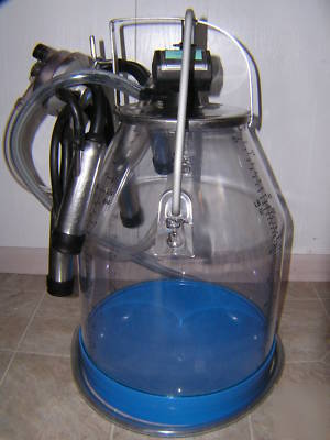 New used portable cow milker with plastic bucket 