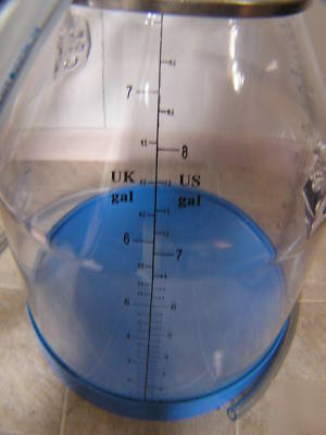 New used portable cow milker with plastic bucket 