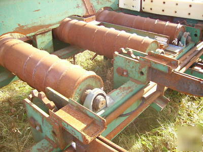 Lumber conveyor, powered feed rollers