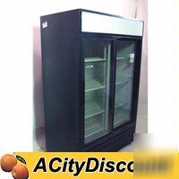 Used true glass door merchandiser cooler gdm-45 nice