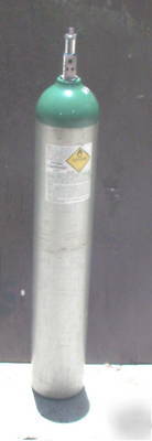 Oxygen cylinder tank M9 size e 680 lt recrtifid oct O9