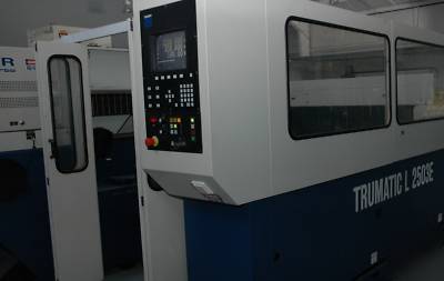 Trumpf L2503E 2200W 4â€™X8â€™ CO2 cnc laser cutting system