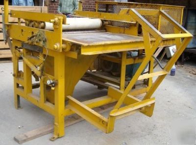 Roll feed curve plywood gang saw