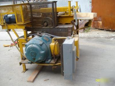 Roll feed curve plywood gang saw